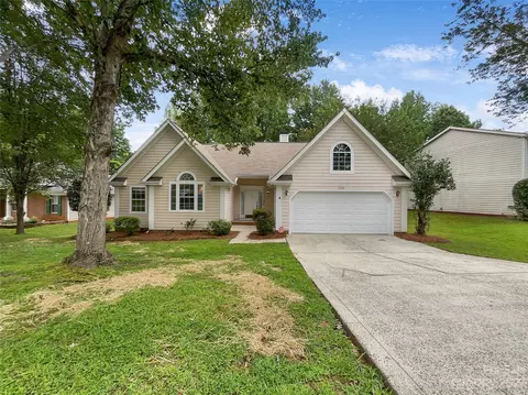 3020 Walsingham Ct, Matthews, NC 28105