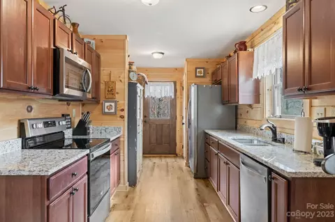 170 Echo Ln, Saluda, NC 28773 photo 2