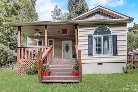 137 Valley St, Mars Hill, NC 28754