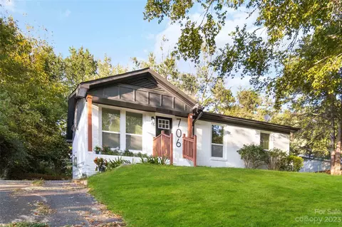 706 Dunbrook Ln, Charlotte, NC 28217