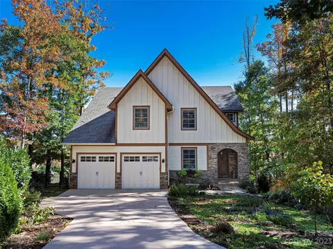 27 Acadia Dr, Asheville, NC 28806