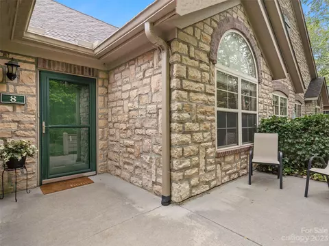 8 Mountain Meadow Cir, Weaverville, NC 28787