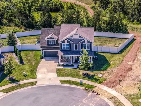 102 Wrangler Dr, Mooresville, NC 28115