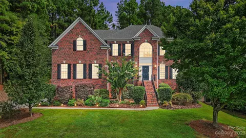 208 Silvercliff Dr, Mount Holly, NC 28120