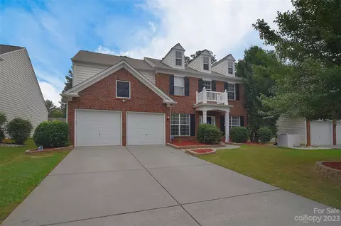 9132 Linden Tree Ln, Charlotte, NC 28277
