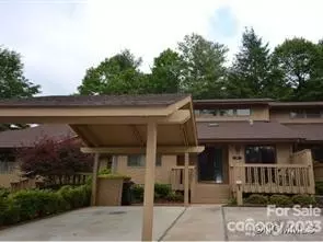 104 White Oak Dr, Hendersonville, NC 28791