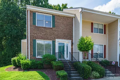 1101 Surry Ln, Gastonia, NC 28054
