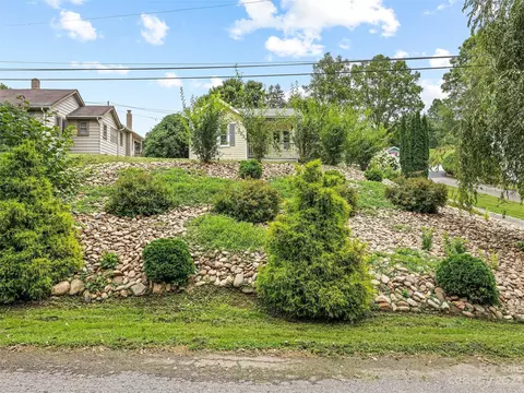 120 Caring Place Loop, Clyde, NC 28721 photo 4