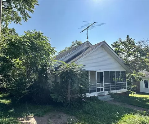 63 8th St SE, Hickory, NC 28602