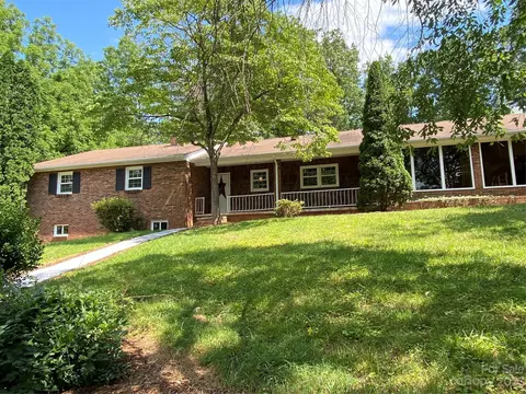 1815 Creekside Pl, Lenoir, NC 28645