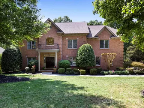 18817 Maplecroft Lake Ln, Davidson, NC 28036