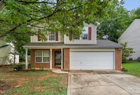 1067 Valley Forge Dr, Clover, SC 29710