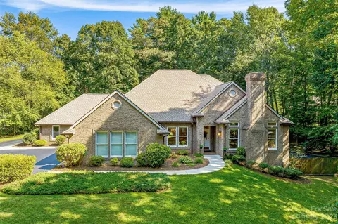 115 Sweetwater Hills Dr, Hendersonville, NC 28791