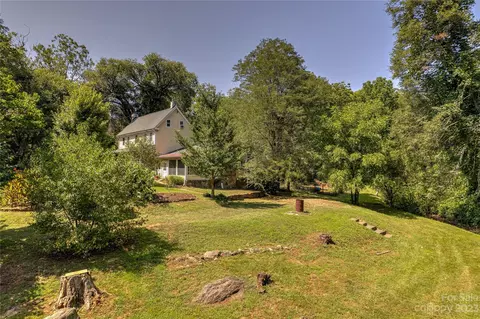 655 New Haw Creek Rd, Asheville, NC 28805