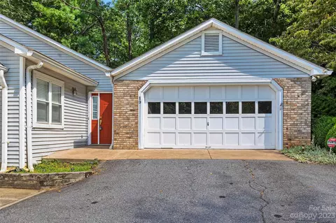 10 Briar Knoll Ct, Asheville, NC 28803