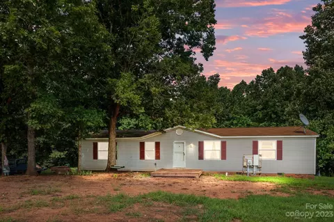 1246 Lambert Dr, Hiddenite, NC 28636