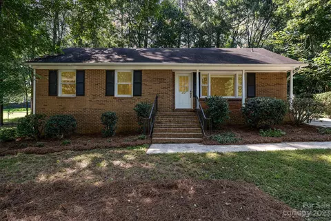 213 Clearbrook Rd, Matthews, NC 28105