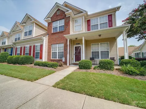 10711 Yellow Tail Ct, Charlotte, NC 28270