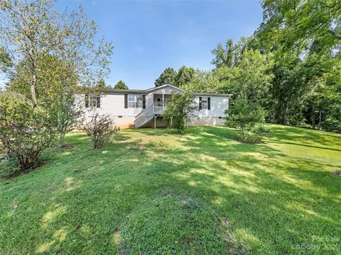 65 Wiggins St, Canton, NC 28716 photo 4
