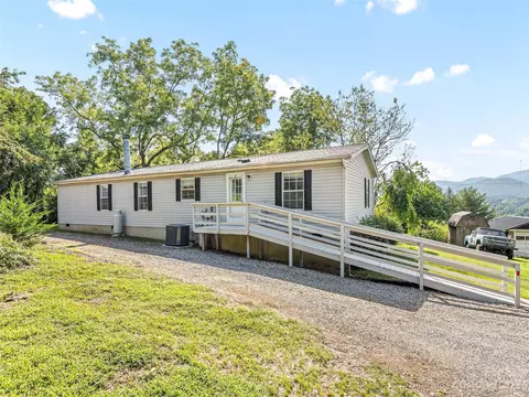 65 Wiggins St, Canton, NC 28716