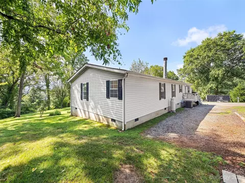 65 Wiggins St, Canton, NC 28716 photo 6