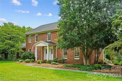 2601 Burke Farm Rd, Clemmons, NC 27012