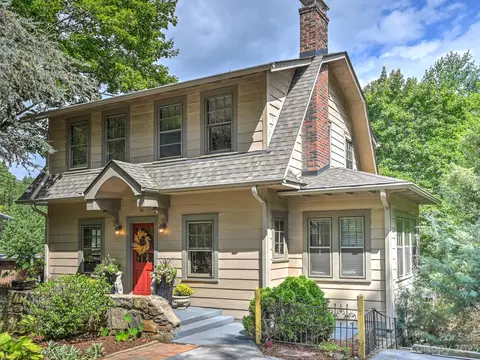 30 Aurora Dr, Asheville, NC 28805