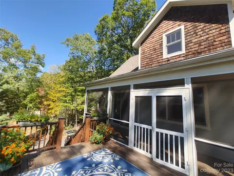 209 Whitaker Rd, Fairview, NC 28730