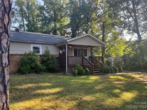 990 W Chapel Rd, Asheville, NC 28803