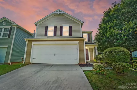 888 Plaza Walk Dr, Charlotte, NC 28215
