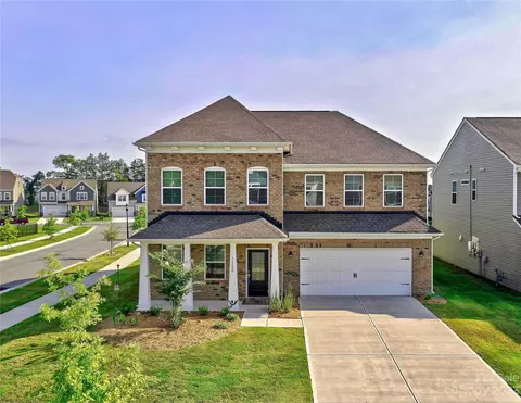 16220 Harbor Hill Dr, Charlotte, NC 28273