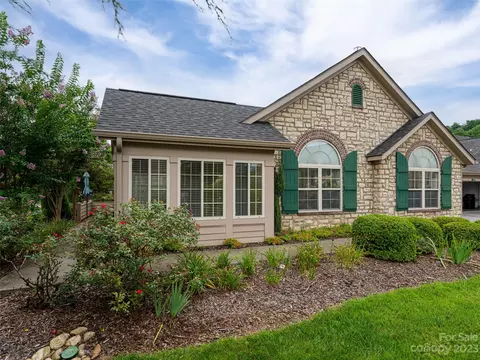 35 Mountain Meadow Cir, Weaverville, NC 28787