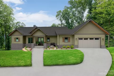 715 Wickhams Fancy Dr, Biltmore Lake, NC 28715