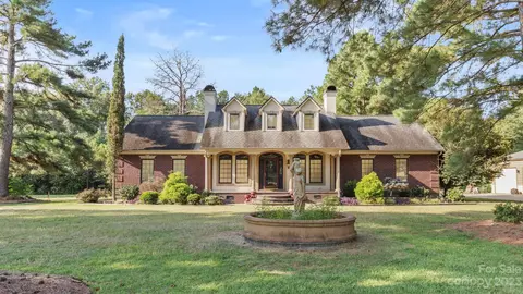 354 N Lake Rd, Red Springs, NC 28377