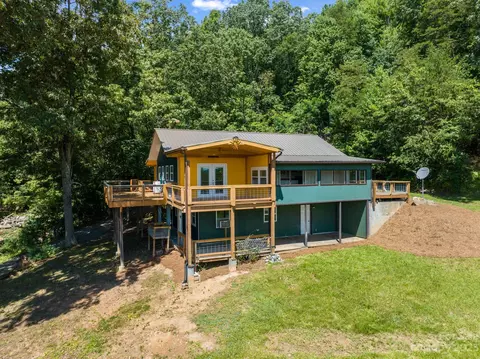 632 Thunder Rd, Clyde, NC 28721