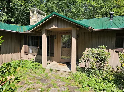 6386 Hemlock Rd, Newland, NC 28657