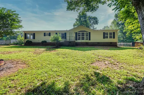 7268 Pyramid Rd, Hickory, NC 28602