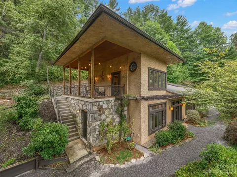 23 Safe Haven Dr, Waynesville, NC 28785