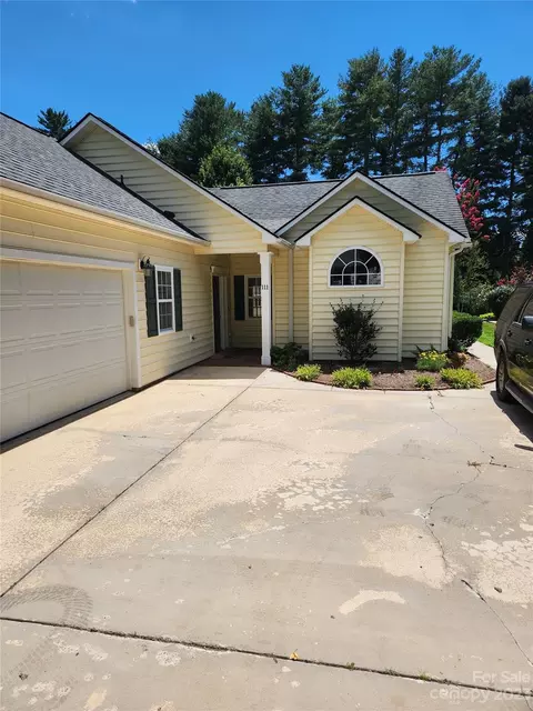111 Cambridge Dr, Brevard, NC 28712
