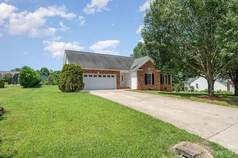5079 Mill Pond Dr, Conover, NC 28613 photo 2