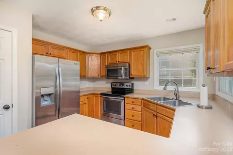 5079 Mill Pond Dr, Conover, NC 28613 photo 9