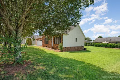 5079 Mill Pond Dr, Conover, NC 28613 photo 3
