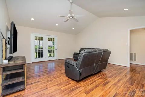 5079 Mill Pond Dr, Conover, NC 28613 photo 5