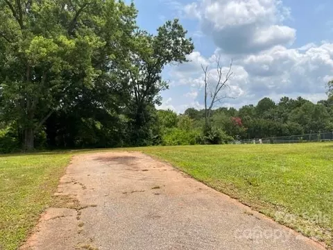 2581 Raintree St, Connelly Springs, NC 28612