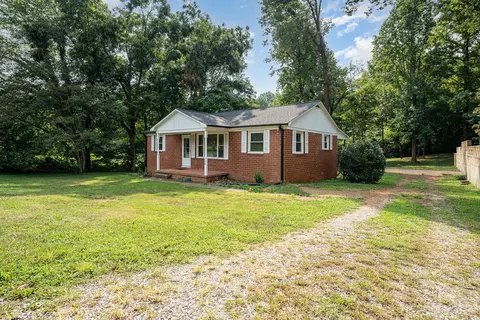 222 Fieldstone Cir, Statesville, NC 28677