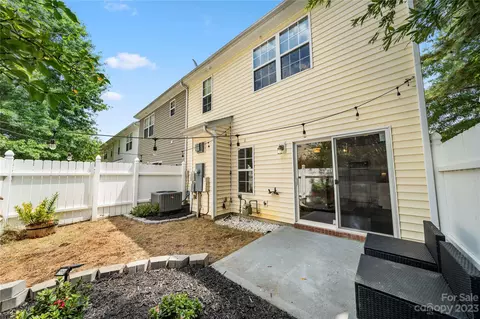 13703 Singleleaf Ln, Charlotte, NC 28278