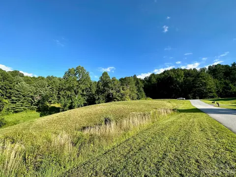410 Kristy Cabe Dr, Fletcher, NC 28732