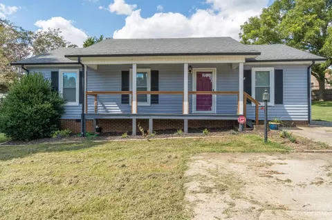 612 W 12th St, Newton, NC 28658