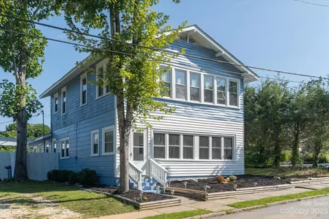 709 Florida Ave, Hendersonville, NC 28739