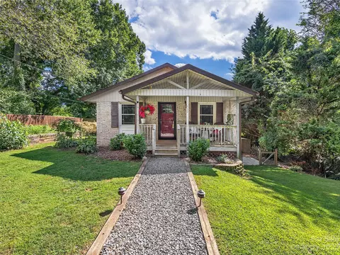 432 Melody Cir, Swannanoa, NC 28778